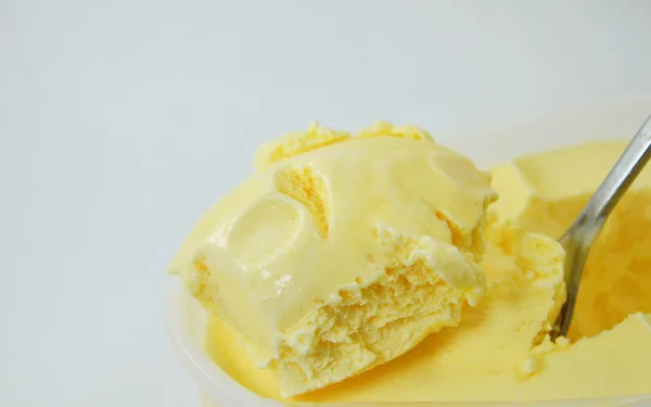 Vanilla flavor ice cream on spoon — Stock Photo, Image