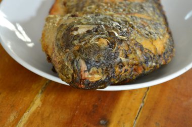 derin kızarmış mango balık yemek