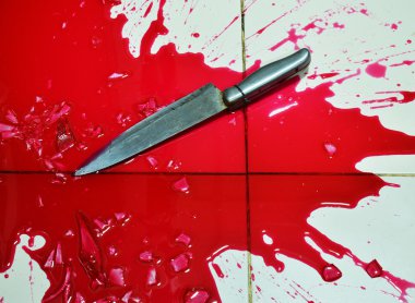 bıçak ve çok kan karo zemin üzerinde