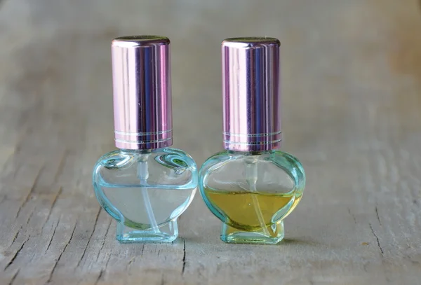 Perfumy na desce — Zdjęcie stockowe