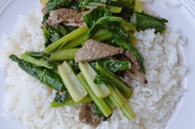 domuz karaciğer düz pirinç ile tavada kızartılmış Çin lahanası