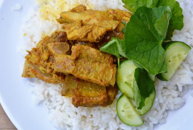 sade pilav köri Domuz kemiği