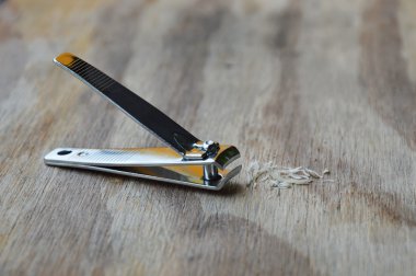 nail Clipper ve hurda ahşap tahta üzerinde