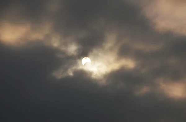 Partial eclipse in cloudy day — Stock Photo, Image
