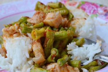 tavada kızartılmış köri yarda uzun fasulye ile domuzlu Tay hızlı yemek için