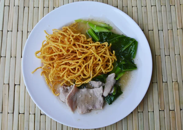 Crispy yellow noodle dressing gravy sauce on plate — Stock Photo, Image