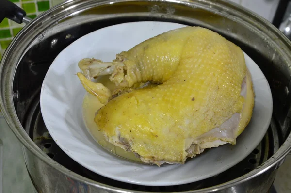 Steamed chicken in steaming pot — Stock Photo, Image