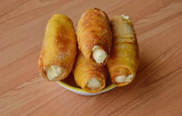 Crema de relleno de panecillo en taza — Foto de Stock