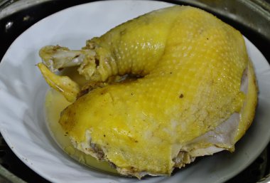 esrar dumanı tüten tavuk haşlanmış