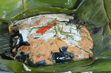 muz yaprak balık buğulama köri