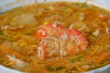 kasede yumurta çorbası ile haşlanmış deniz ürünleri