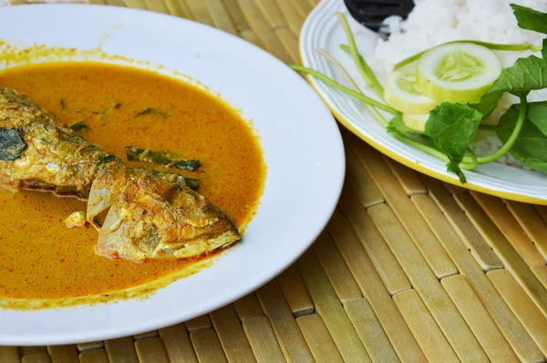 Mackerel in red curry eat couple with rice and vegetable — Stock Photo, Image