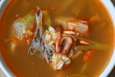 Balık ve ekşi çorba, Karışık sebzeli karides