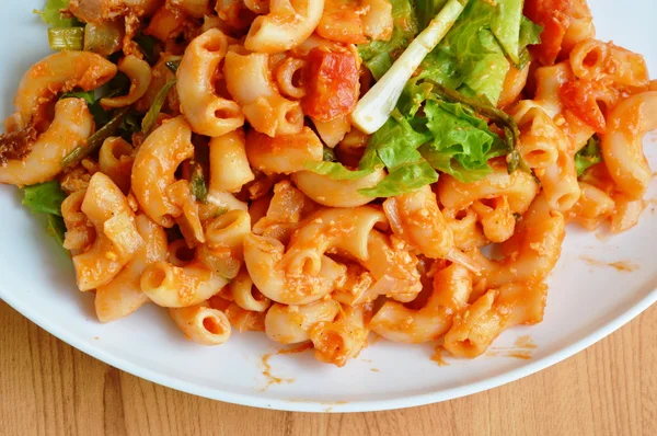 Stir fried macaroni with egg and ketchup on white plate — Stock Photo, Image