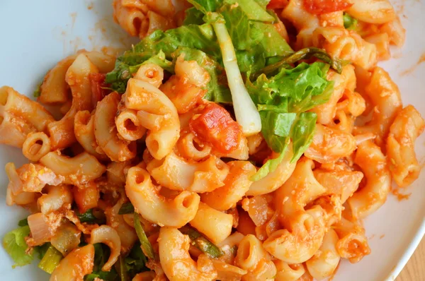 Stir fried macaroni with egg and ketchup on white plate — Stock Photo, Image