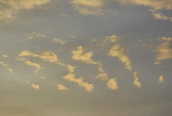 Bulut ve gökyüzü arka plan günbatımı üzerinde — Stok fotoğraf