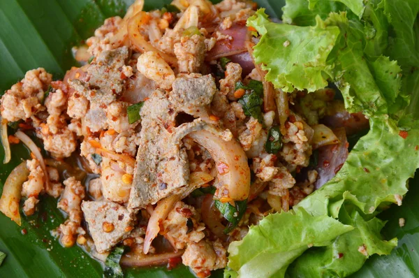 Spicy minced pork salad on fresh banana leaf — Stock Photo, Image