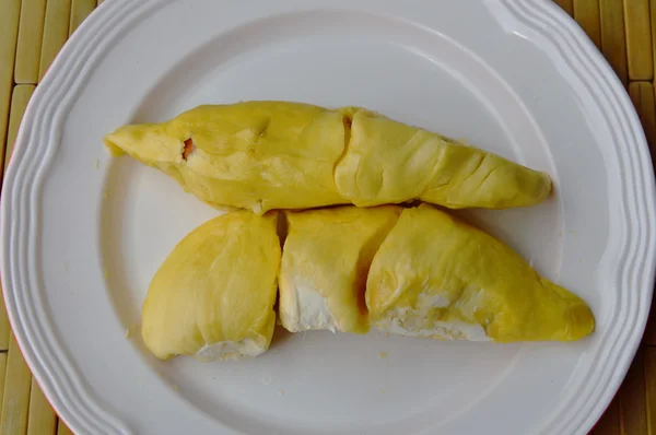Durian rei de fruto em prato — Fotografia de Stock