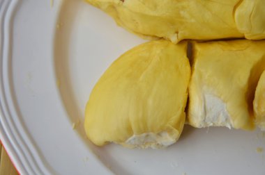 meyve tabağı üzerinde Durian kralı
