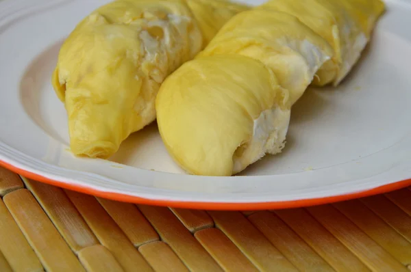 Durian König der Früchte auf dem Teller — Stockfoto