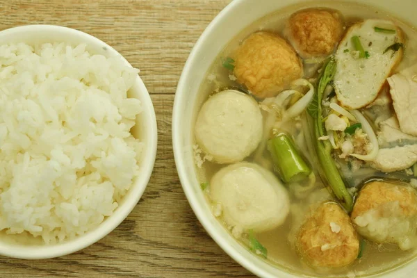 Gekookt Varkensvlees Vlees Bal Met Tofu Soep Kom Eet Paar — Stockfoto