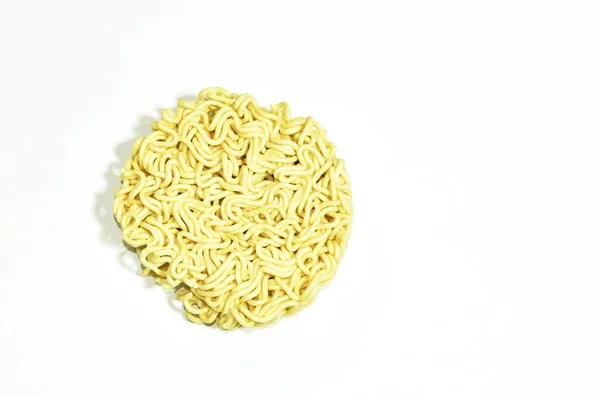 Ωμά Ξηρά Στιγμιαία Noodles Λευκό Φόντο — Φωτογραφία Αρχείου