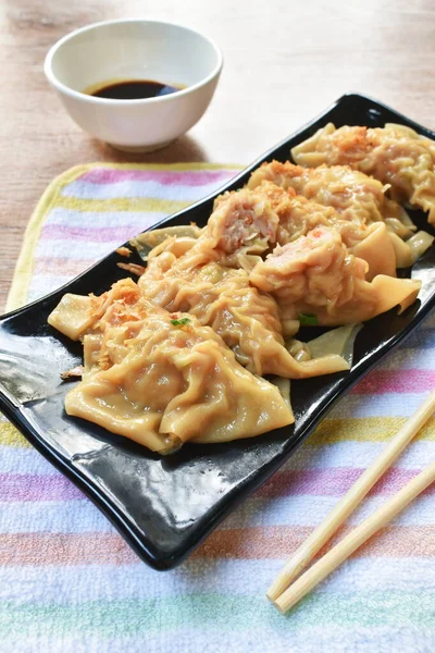 Boulette Bouillie Gyoza Farcie Porc Crevettes Avec Garniture Légumes Hacher — Photo