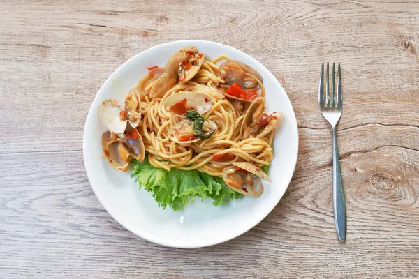 Épineux Mélanger Les Spaghettis Frits Palourdes Avec Poivre Basilic Sur — Photo