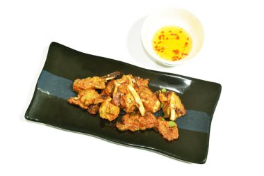  Baharatlı, yağda kızartılmış, Tayland usulü, tatlı soslu krep.