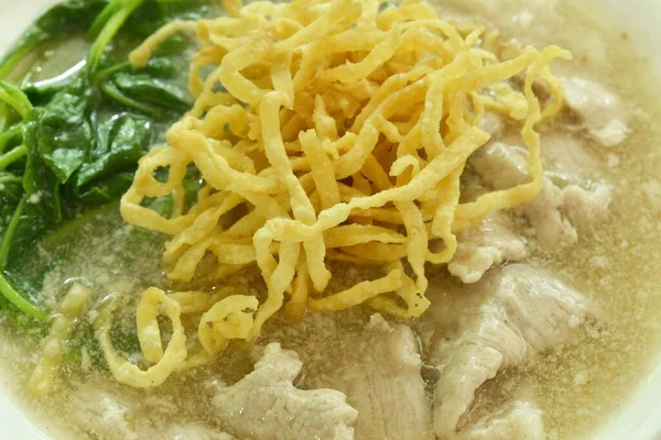Crispy Fried Egg Noodle Slice Soft Marinated Pork Chinese Kale — Stock Fotó