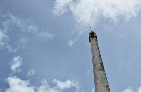 Schornstein Des Thailändischen Krematoriumofengebäudes Auf Himmelshintergrund Buddhistischem Tempel — Stockfoto