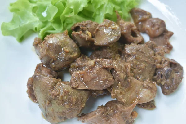 Fried Chicken Liver Gizzard Pepper Couple Garlic Plate — Stock Photo, Image