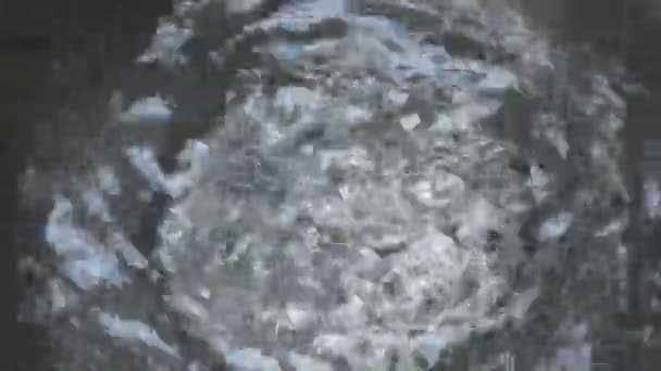 ブラック エレクトリック キッチン パンで煮込んだ泡入りの蒸し水 — ストック動画
