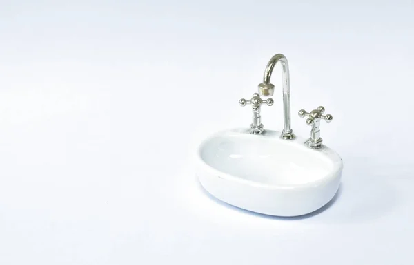 Pia Lavagem Brinquedos Torneira Água Para Uso Banheiro Fundo Branco — Fotografia de Stock