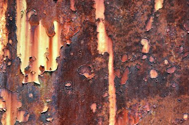 paslı demir duvar