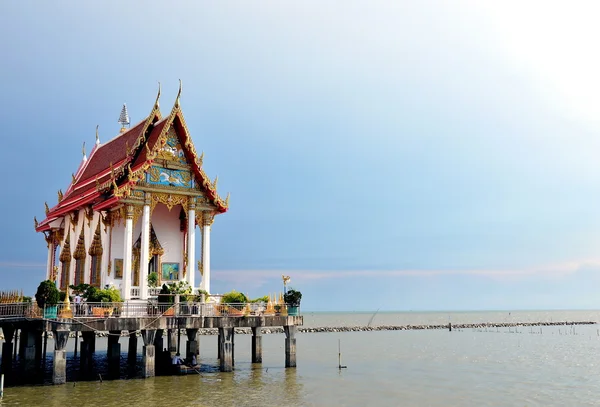 Buddistiska kyrkan på havet — Stockfoto