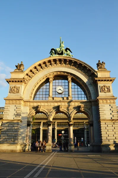 Arch på tågstationen i Luzern — Stockfoto