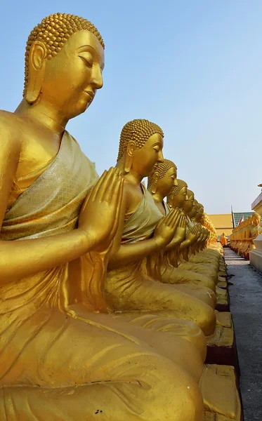 Buddha günü dolunayın üçüncü ay ay anıtın — Stok fotoğraf