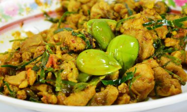 tavuk tavada kızartılmış Tay düz fasulye