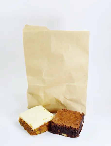 Шоколадный торт и белый шоколадный торт — стоковое фото