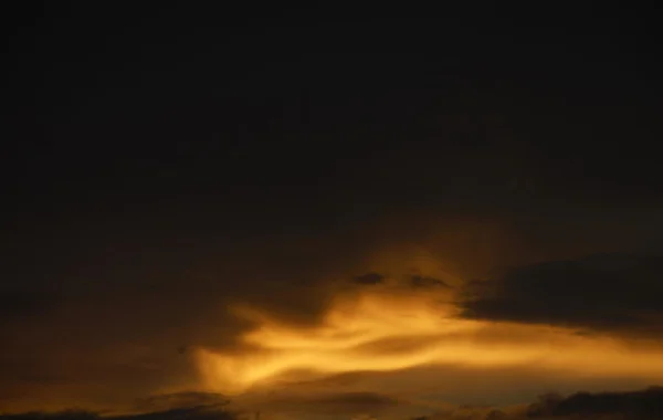 Nube naranja borrosa después de llover — Foto de Stock