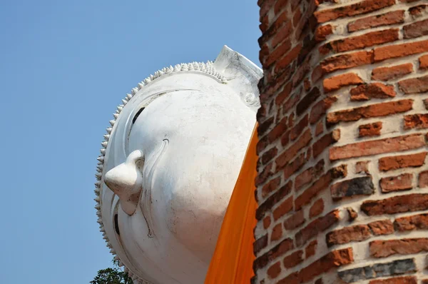 Fehér fekvő Buddha — Stock Fotó
