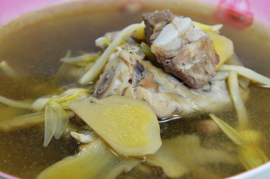 dilim kızıl ile haşlanmış yedek kaburga