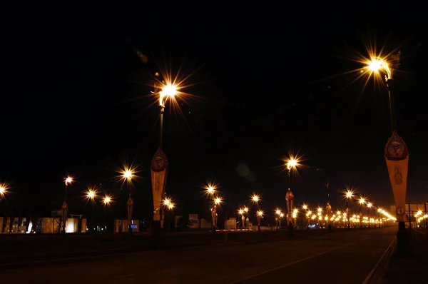 灯柱灯杆; 在大街上 — 图库照片