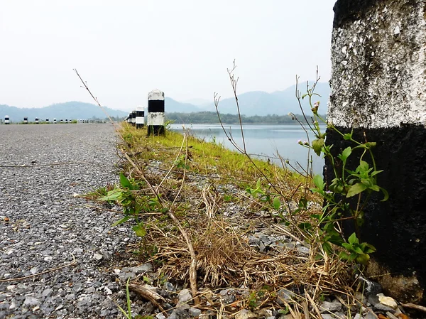 Pedra quilômetro na estrada — Fotografia de Stock