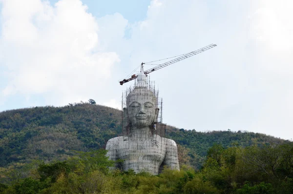 Buddha in costruzione sulla montagna — Foto Stock
