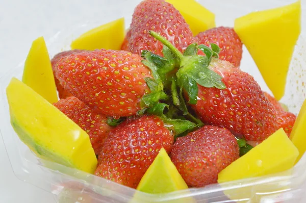 çilek ve mango