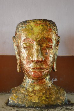 Buda yüz dolgu altın folyo ile