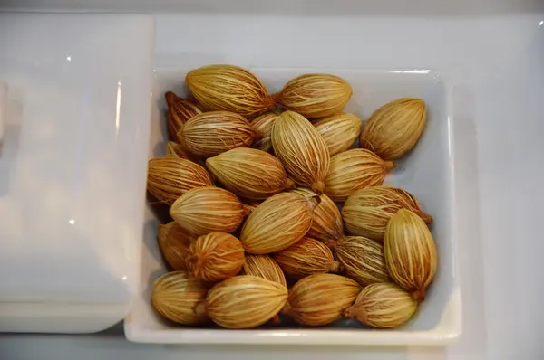 Cardamon on the dish — Stock Photo, Image