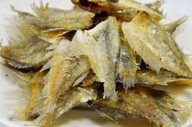 gurami çanak üzerinde ateş